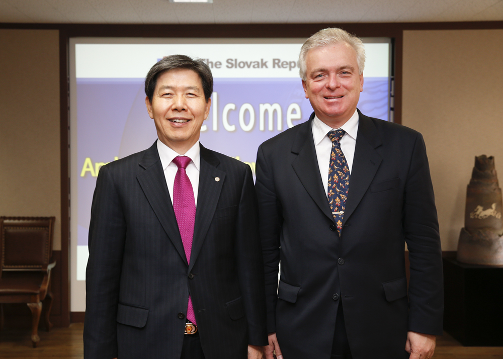 두산 벨라 주한 슬로바키아 대사 초청 특강 개최(2012-11-30)