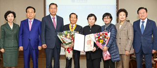 Korea Former Chairman Lee Jong-woo Receives ‘Order of Civil Merit, Peony Medal’