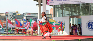 International Students Participate in 'Fashion Show' and Enjoy College Festival