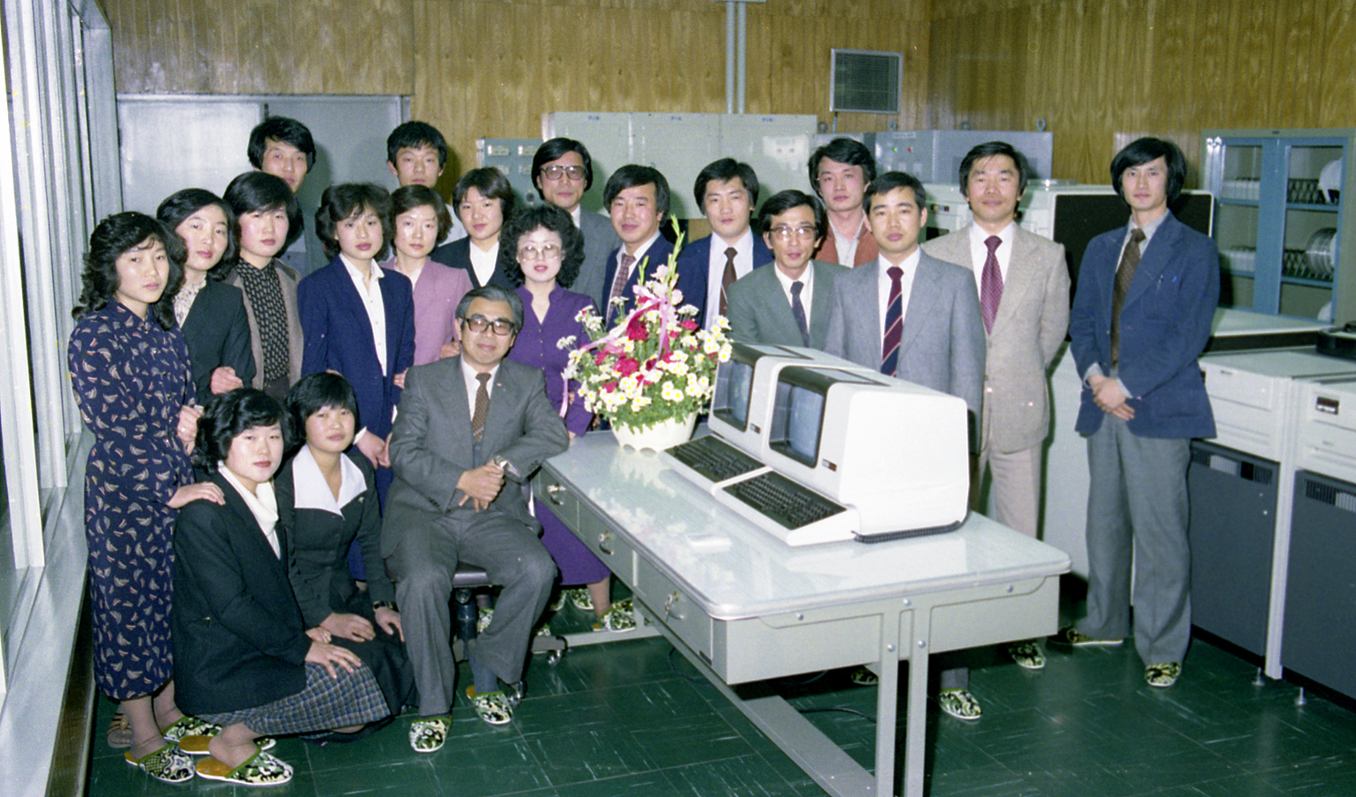 1981.11.17 교내전자계산소 VAX-11-750 컴퓨터시스템 가동식2