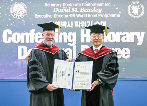 YU conferred an honorary doctorate degree to Secretary-General Beasley of UN WFP